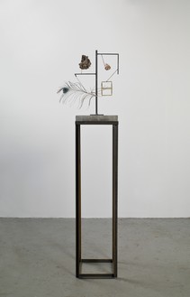 Carol Bove, Triguna, 2012 Steel, concrete, brass, feather, and shell, 67 × 20 ½ × 12 ½ inches (170.2 × 52.1 × 31.8 cm)© Carol Bove