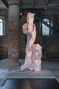 Carol Bove, Bather, 2019. Stainless steel and urethane paint, 154 × 78 × 50 inches (391.2 × 198.1 × 127 cm) Installation view, May You Live in Interesting Times, 58th Biennale di Venezia, Venice, May 11–November 24, 2019 © Carol Bove. Photo: Maris Mezulis