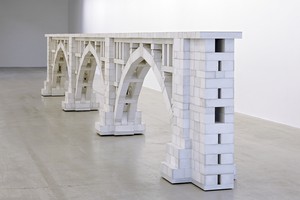 Chris Burden, Three Arch Dry Stack Bridge, 1/4 Scale, 2013. 974 hand-cast concrete blocks and wood, 46 × 332 ½ × 21 inches (116.8 × 844.6 × 53.3 cm) © 2018 Chris Burden/Licensed by the Chris Burden Estate and Artists Rights Society (ARS), New York. Photo: Thomas Lannes
