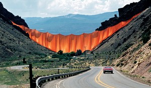 Christo and Jeanne-Claude, Valley Curtain, Rifle, Colorado, 1970–72. Colorado, 1972 © Christo and Jeanne-Claude Foundation. Photo: Wolfgang Volz