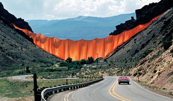 Christo and Jeanne-Claude, Valley Curtain, Rifle, Colorado, 1970–72 Colorado, 1972© Christo and Jeanne-Claude Foundation. Photo: Wolfgang Volz