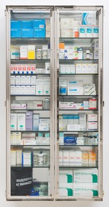 Damien Hirst, My Problem is You, 2001. Glass, stainless steel, plasterzote, and medical packaging, 70 ¼ × 35 ⅜ × 14 ¼ inches (179.8 × 89.9 × 36 cm) © Damien Hirst and Science Ltd. All rights reserved, DACS 2018