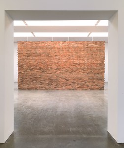 DAN COLEN And She Smiled Sweetly, 2010. Brick wall, concrete, steel 156 × 284 × 100 inches (396.2 × 721.4 × 254 cm) Installation at Gagosian Gallery West 24th Street, New York © Dan Colen *View 1