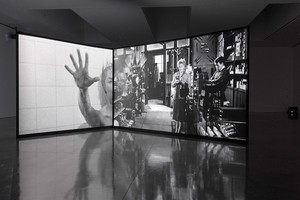 Douglas Gordon, 24 Hour Psycho Back and Forth and To and Fro, 2008. Two-channel video, black and white, 24 hours (looped) Installation view, Douglas Gordon: back and forth and forth and back, Gagosian, West 21st Street, New York © Studio lost but found/VG Bild-Kunst, Bonn 2017. Psycho, 1960, USA. Directed and Produced by Alfred Hitchcock. Distributed by Paramount Pictures © Universal City Studios