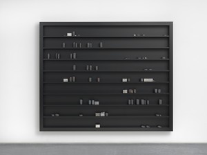 Edmund de Waal, during the night, 2016. 55 porcelain vessels, porcelain shards, tin boxes, lead shot, lead, and Cor-Ten steel elements in plexiglass and aluminum vitrine, 84 ¼ × 102 ⅜ × 5 ½ inches (214 × 260 × 14 cm) © Edmund de Waal