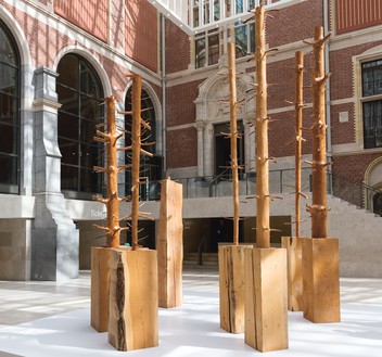 Installation view, Giuseppe Penone in het Rijksmuseum, Rijksmuseum Amsterdam, June 10–October 2, 2016 © 2019 Artists Rights Society (ARS), New York/ADAGP, Paris. Photo © Archivio Penone