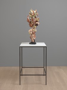 Glenn Brown, Woman II, 2015. Oil paint over acrylic, steel structure and bronze with marble base and vitrine, 38 ⅝ × 13 ¾ × 13 ¾ inches (98 × 35 × 35 cm) © Glenn Brown. Photo: Mike Bruce