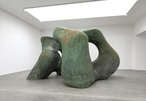 Henry Moore, Large Two Forms, 1966. Bronze, 141 ¾ × 240 ¼ × 171 ⅜ inches (360 × 610 × 435 cm), edition of 4 Reproduced by permission of the Henry Moore Foundation. Photo: Mike Bruce