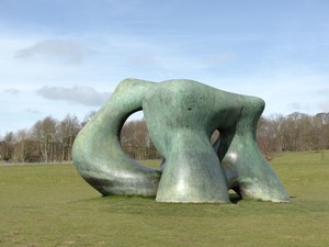 Henry Moore, Large Two Forms, 1966. Bronze, 141 11/16 × 240 3/16 × 171 5/16 inches (360 × 610 × 435 cm), edition of 4 Reproduced by permission of The Henry Moore Foundation