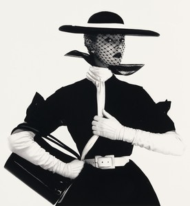 Irving Penn Black &amp; White Fashion with Handbag (Jean Patchett), New York, 1950. Gelatin silver print, 16 ¾ × 15 ½ inches (42.5 × 39.4 cm), edition of 14 © The Irving Penn Foundation