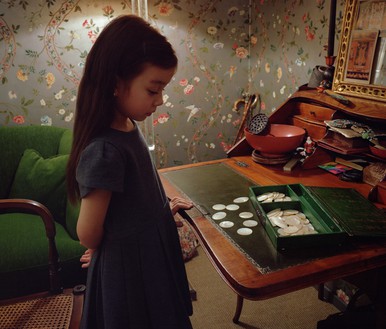 Jeff Wall, Mother of pearl, 2016 Inkjet print, 23 ⅝ × 27 ¾ inches (60 × 70.5 cm), edition of 8 + 3 AP© Jeff Wall