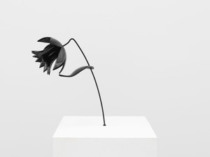 Julie Curtiss Windswept Daffodil, 2025. Dried gourd, painted metal, and lacquer, 20 × 14 × 18 inches (50.8 × 35.6 × 45.7 cm) © Julie Curtiss. Photo: Frankie Tyska