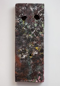Mark Grotjahn, Untitled (Moss on Rock Heavy Texture Mask M16.d), 2012. Painted bronze, 43 ½ × 16 × 5 ¼ inches (110.5 × 40.6 × 13.3 cm) © Mark Grotjahn