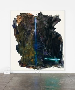 Mary Weatherford, la noche, 2014. Flashe and neon on linen, 117 ⅜ × 104 ¼ inches (298.1 × 264.8 cm), Private Collection © Mary Weatherford Studio. Photo: Fredrik Nilsen Studio