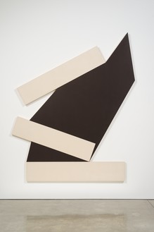 Michael Heizer, Hard Edge Painting no. 3, 2015–16 Polyvinyl latex on canvas, 109 × 91 ½ inches (276.9 × 232.4 cm)© Michael Heizer