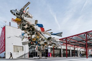 Nancy Rubins, Chas’ Stainless Steel, Mark Thomson’s Airplane Parts, about 1,000 lbs. of Stainless Steel Wire &amp; Gagosian’s Beverly Hills Space at MOCA, 2002. Airplane parts, stainless steel armature, and stainless steel wire cable, 25 × 54 × 33 feet (7.6 × 16.5 × 10.1 m), Museum of Contemporary Art, Los Angeles © Nancy Rubins. Photo: Brian Guido