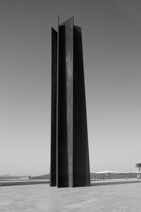 Richard Serra, 7, 2011. Weatherproof steel, 7 plates, overall: 80 × 10 × 10 feet (24.38 × 3.05 × 3.05 m), permanently installed at Qatar Museums Authority, Doha © 2018 Richard Serra/Artists Rights Society (ARS), New York. Photo: Cristiano Mascaro