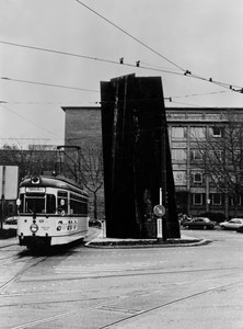 Richard Serra, Terminal, 1977. Weatherproof steel, 4 plates, each: 41 feet × 12 feet × 2 ½ inches (12.5 m × 3.7 m × 6.4 cm), installed at Centrol Station, Bochum, Germany, 1979 © 2018 Richard Serra/Artists Rights Society (ARS), New York