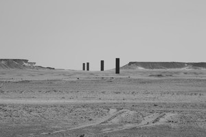 Richard Serra, East-West/West-East, 2014. Weatherproof steel, 4 plates; two, each: 54 feet 9 ½ inches × 13 feet 1 ½ inches × 5 ¼ inches (16.7 m × 4 m × 13.3 cm); two, each: 48 feet 2 ¾ inches × 13 feet 1 ½ inches × 5 ¼ inches (14.7 m × 4 m × 13.3 cm), permanently installed at Brouq Nature Reserve, Zekreet Desert, Qatar © 2018 Richard Serra/Artists Rights Society (ARS), New York. Photo: Cristiano Mascaro