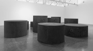 Richard Serra, Nine, 2019. Forged steel, nine rounds, 7 feet × 6 feet 4 ¾ inches diameter (213.4 × 194.9 cm), 6 feet 6 inches × 6 feet 7 ¾ inches diameter (198.1 × 202.6 cm), 6 feet × 6 feet 11 inches diameter (182.9 × 210.8 cm), 5 feet 6 inches × 7 feet 2 inches diameter (167.6 × 218.4 cm), 5 feet × 7 feet 7 inches diameter (152.4 × 231.1 cm), 4 feet 6 inches × 8 feet diameter (137.2 × 243.8 cm), 4 feet × 8 feet 6 inches diameter (121.9 × 259.1 cm), 3 feet 6 ½ inches × 9 feet diameter (108 × 274.3 cm), 3 feet 2 ¼ inches × 9 feet 6 inches diameter (97.2 × 289.6 cm) © 2019 Richard Serra/Artists Rights Society (ARS), New York. Photo: Rob McKeever