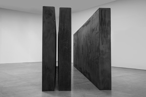 Richard Serra, Through, 2015. Forged steel, 3 slabs, overall: 9 feet 2 ¼ inches × 29 feet 6 ½ inches × 7 feet 8 ¼ inches (2.8 m × 9 m × 234.3 cm) © 2018 Richard Serra/Artists Rights Society (ARS), New York. Photo: Cristiano Mascaro