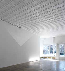 Richard Wright, No Title, 2019. Silver leaf on ceiling and wall Installation view, Gagosian, Park &amp; 75, New York, March 5–May 10, 2019 © Richard Wright. Photo: Rob McKeever