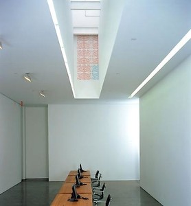 Richard Wright, Untitled, 2000. Gouache on wall, 78 × 35 inches (198.1 × 88.9 cm) Installation view, Gagosian, 555 West 24th Street, New York © Richard Wright