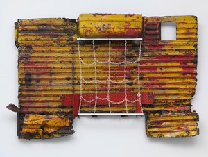 Robert Rauschenberg, Rasputin's Revenge Early Winter (Glut), 1987. Assembled metal parts with plastic coated chain, 62 × 97 ¾ × 13 ¼ inches (157.5 × 248.3 × 33.7 cm) © The Robert Rauschenberg Foundation 2014/Licensed by VAGA, New York, photo by Rob McKeever