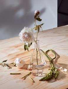 Roe Ethridge, Decanter with White Roses, 2017–23. Dye sublimation print on aluminum, 43 × 33 inches (109.2 × 83.8 cm), edition of 5 + 2 AP © Roe Ethridge
