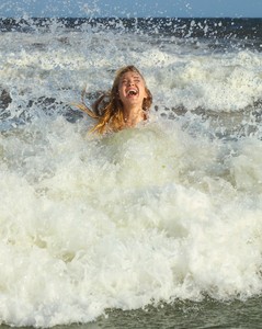 Roe Ethridge Lila Moss in the Waves on Rockaway Beach, 2025. UV-cured pigment print, 62 × 50 inches (157.5 x 127 cm), edition of 5 + 2 AP © Roe Ethridge