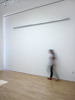 Roni Horn, Her Eyes (Intimate But Untouchable), 1999 WHITE plastic and aluminum with sanded finish, 1 ½ × 144 × 4 ½ inches (3.8 × 365.8 × 11.4 cm), edition of 3