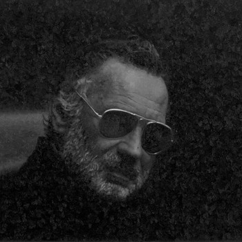 A portrait photograph of Rudolf Stingel
