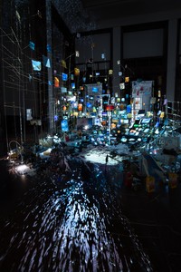 Sarah Sze, Centrifuge, 2017. Mixed media, including mirrors, wood, bamboo, stainless steel, archival pigment prints, video projectors, ceramic, acrylic paint, and salt, overall dimensions variable Installation view, Haus der Kunst, Munich, 2017–28 © Sarah Sze