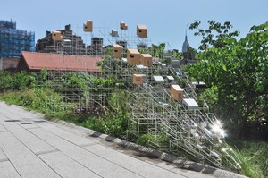 Sarah Sze, Still Life with Landscape (Model for a Habitat), 2011. Stainless steel and wood, 9 × 22 × 21 feet (2.7 × 6.7 × 6.4 m) Installation view, High Line, New York, 2011–12 © Sarah Sze