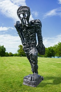 Thomas Houseago, Large Walking Figure I (Leeds), 2013. 187 ½ × 79 × 108 inches (476.3 × 200.7 × 274.3 cm), edition of 3 + 2 AP © Thomas Houseago. Photo: Nick Albertson