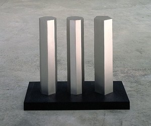 Walter De Maria, 5-7-9 SERIES: Variation 7-9-5, 1992. Solid stainless steel on granite, 21 ⅝ × 12 × 26 ¾ inches (55 × 30.5 × 68 cm)