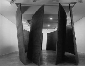 Richard Serra, Intersection II, 1992 (view 1). Cor-Ten steel, 4 plates: 157 ½ × 669 ¼ × 2 inches each (400 × 1700 × 5 cm) © Richard Serra