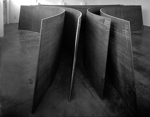 Richard Serra, Switch, 1999 (view 2). Weatherproof steel, 6 plates, each: 13'6" × 52' × 2" (4.1m × 15.9m × 5.1cm) © Richard Serra