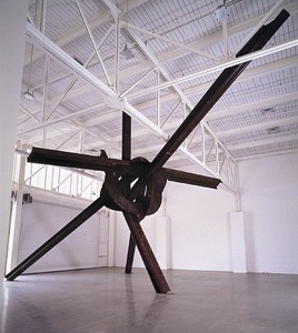 Mark Di Suvero, Evviva Amore, 2001. Steel, 424 × 564 × 360 inches (10.8 × 14.3 × 9.1 m