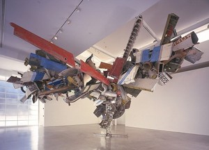 Nancy Rubins, Chas' Stainless Steel, Mark Thompson's Airplane Parts, About 1,000 Pounds of Stainless Steel Wire, at Gagosian's Beverly Hills Space, 2001. Stainless steel and airplane parts, 25 × 54 × 33 feet (7.6 × 16.5 × 10 m) © Nancy Rubins, photo by Douglas M. Parker Studio