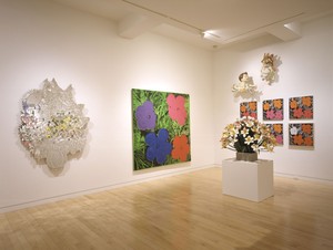 Installation view. Artwork, left to right: © Jeff Koons; © The Andy Warhol Foundation for the Visual Arts, Inc./Artists Rights Society (ARS), New York