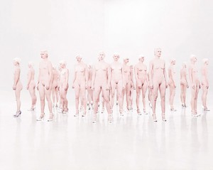 Vanessa Beecroft, Manifesto 1 VB46.017.dr, 2001. Vibracolor print, 144 × 192 inches (365.8 × 487.7 cm), edition of 3 Photo by Dusan Reljin