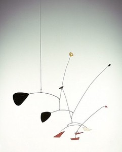Alexander Calder, Ritou I, 1946. Painted sheet metal and wire, height: 32 inches (81.3 cm), span: 31 inches (78.7 cm) © Calder Foundation, New York/Artists Rights Society (ARS), New York. Photo: © Douglas M. Parker Studio