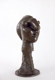 Pablo Picasso, Head of a Woman (Tête de femme: Marie-Thérèse Walter), 1931–32 (cast 1973) Bronze, 34 × 14 ⅜ × 19 ¼ inches (86.4 × 36.5 × 48.9 cm)© Estate of Pablo Picasso/Artists Rights Society (ARS), New York