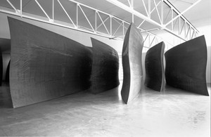 Richard Serra, Wake, 2003. Weatherproof steel, 14' × 75' × 46' (4.2 × 19 × 14 m) © Richard Serra, photo by Rob McKeever