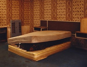 Taryn Simon, Larry Mayes; Scene of arrest, The Royal Inn, Gary, Indiana; Police found Mayes hiding beneath a mattress in this room; Served 18.5 years of an 80-year sentence for Rape, Robbery, and Unlawful Deviate Conduct, from the series The Innocents, 2002. Chromogenic print, 31 × 40 inches (78.7 × 101.6 cm) or 48 × 62 inches (121.9 × 157.5 cm), both edition of 5 + 2 AP © Taryn Simon