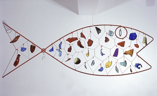 Alexander Calder, Fish, 1952 Hanging mobile of painted steel rod, wire, string, colored glass and metal objects, 15 ½ × 45 ½ inches (39.4 × 115.6 cm)