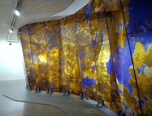 Brian Clarke, Lamina, 2005 (view 3). Wall: Triple laminate float glass and dot matrix; Base: painted steel, 144 × 1188 inches (366 × 3000 cm)