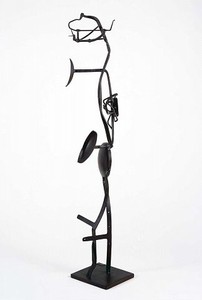 David Smith, Personage of August, 1956. Painted steel, 74 ⅞ × 15 ⅞ × 16 ⅜ inches (190.2 × 40.3 × 41.6 cm)
