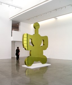 Jeff Koons, Elephant, 2006. Mirror-polished stainless steel with transparent color coating, 150 × 120 × 7 ¼ inches (381 × 304.8 × 18.4 cm), 1 of 5 unique versions © Jeff Koons